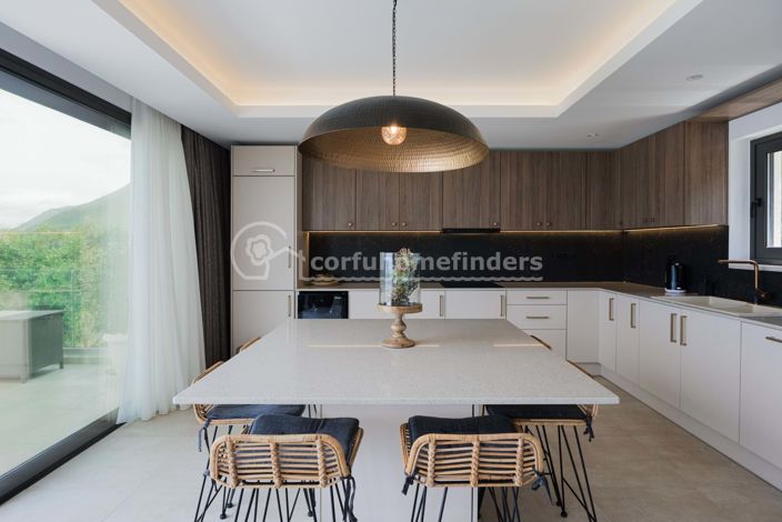 Image No.5-4 Bed House for sale