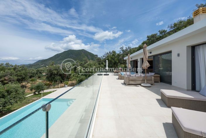 Image No.9-4 Bed House for sale