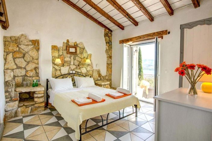 Image No.11-3 Bed House for sale