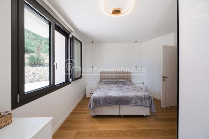Image No.12-4 Bed House for sale