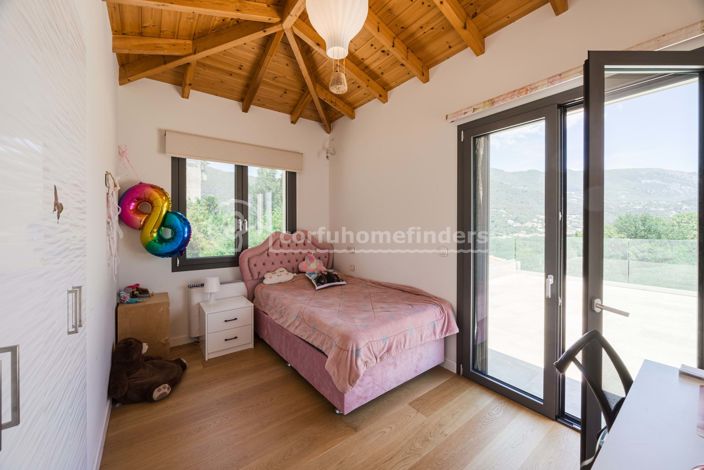 Image No.14-4 Bed House for sale