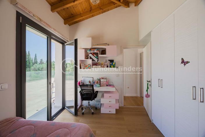 Image No.15-4 Bed House for sale