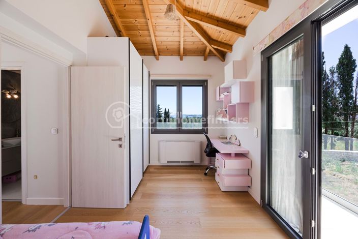 Image No.17-4 Bed House for sale