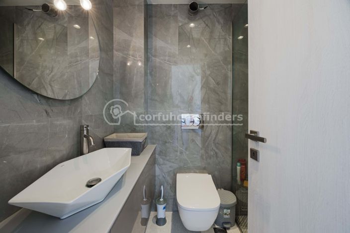 Image No.18-4 Bed House for sale
