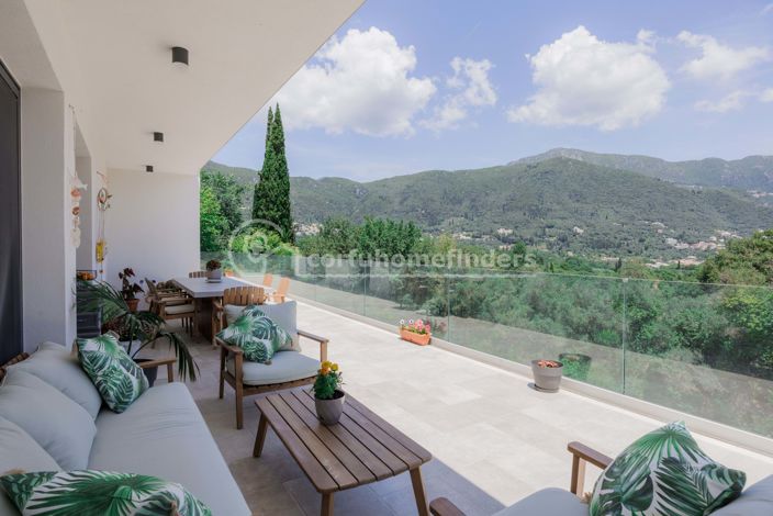 Image No.2-4 Bed House for sale