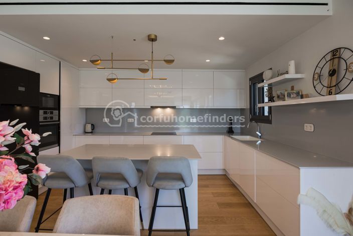 Image No.7-4 Bed House for sale