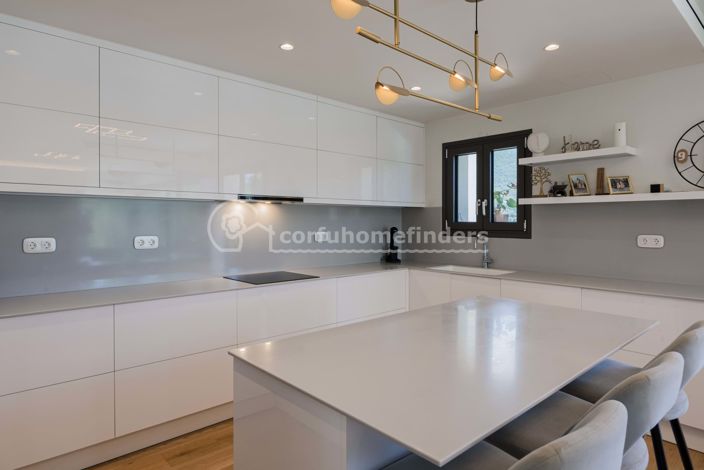 Image No.8-4 Bed House for sale