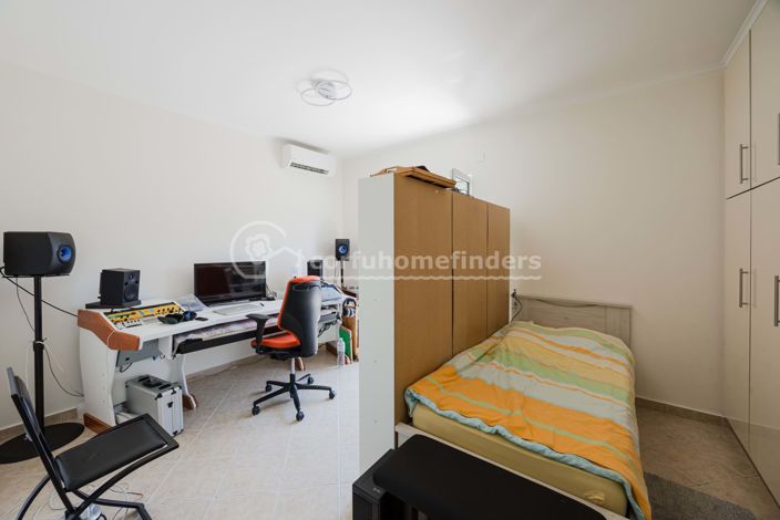 Image No.11-3 Bed House for sale