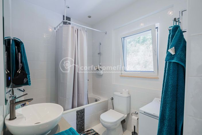 Image No.13-3 Bed House for sale