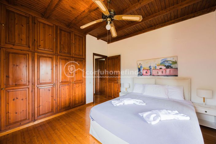 Image No.15-4 Bed House for sale