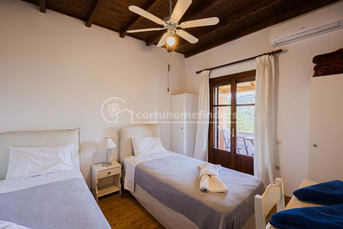 Image No.20-4 Bed House for sale