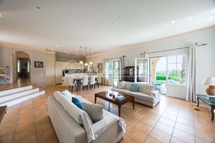 Image No.3-4 Bed House for sale