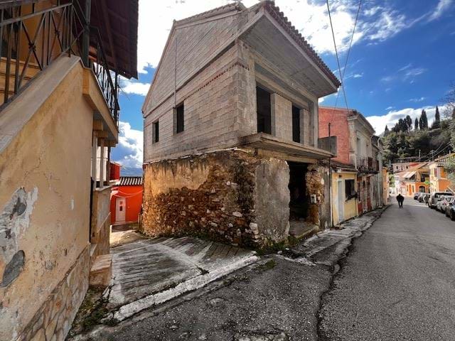 Image No.1-2 Bed House for sale