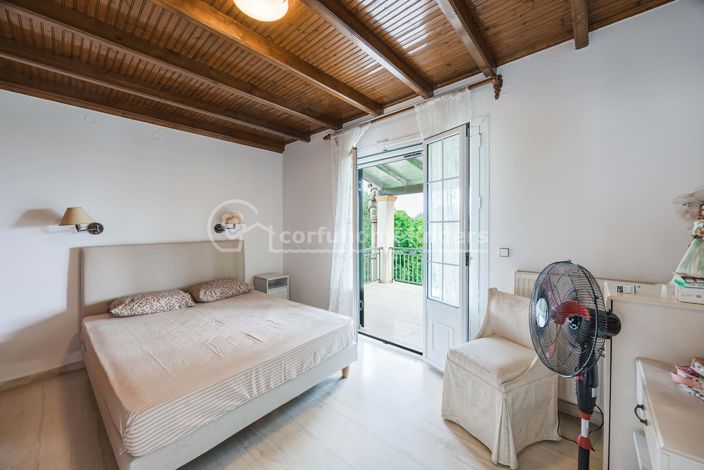 Image No.10-6 Bed House for sale