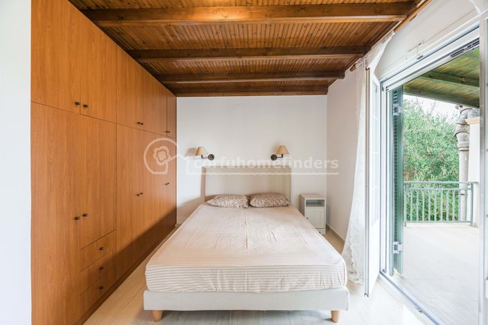 Image No.11-6 Bed House for sale