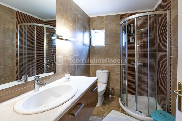 Image No.13-6 Bed House for sale