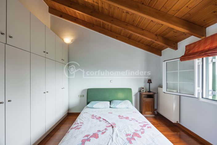 Image No.16-6 Bed House for sale