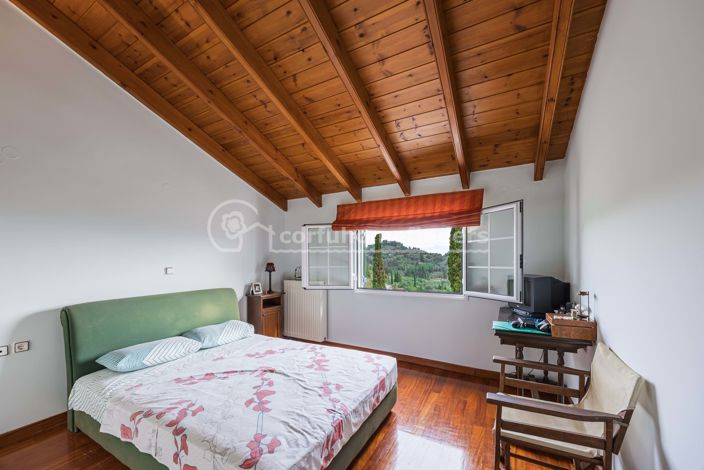 Image No.17-6 Bed House for sale