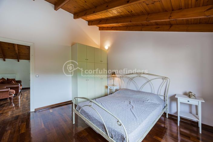 Image No.20-6 Bed House for sale