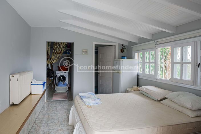 Image No.24-6 Bed House for sale
