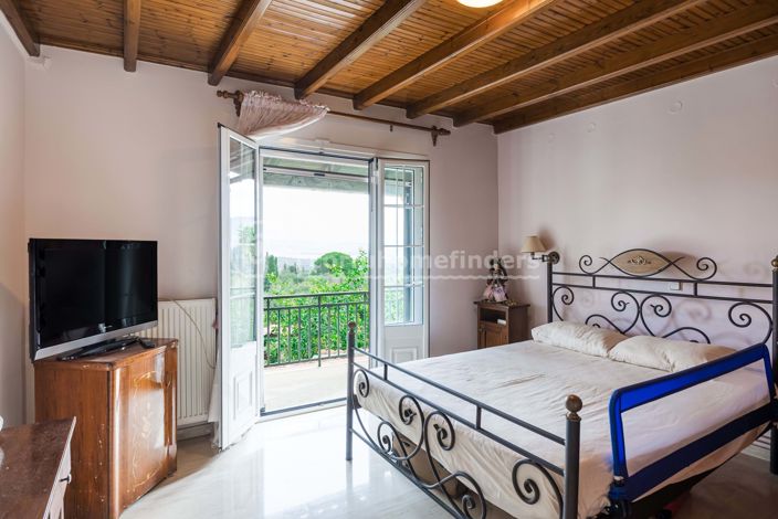 Image No.9-6 Bed House for sale