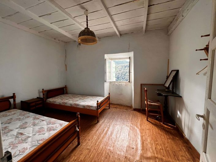 Image No.5-3 Bed Property for sale