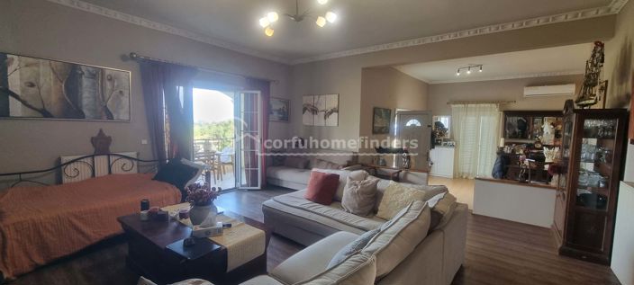 Image No.8-3 Bed House for sale