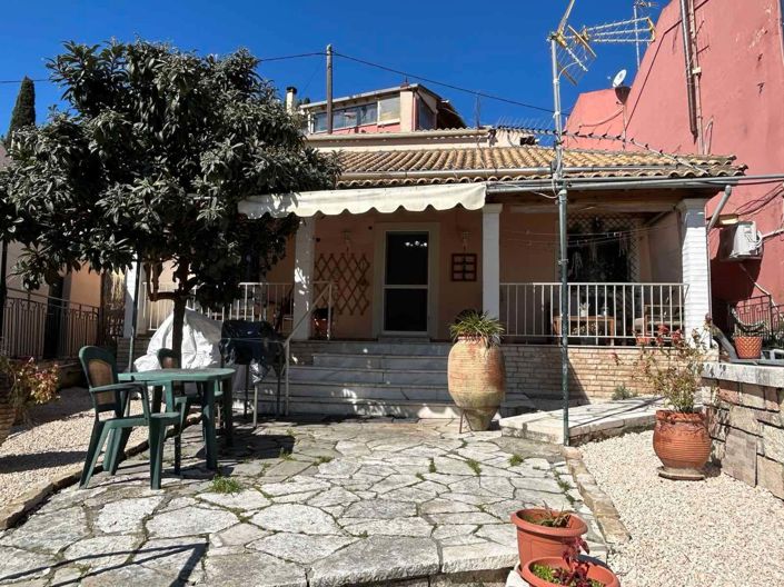 Image No.1-4 Bed House for sale