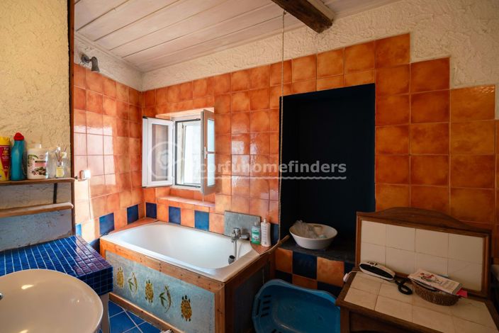 Image No.18-3 Bed House for sale