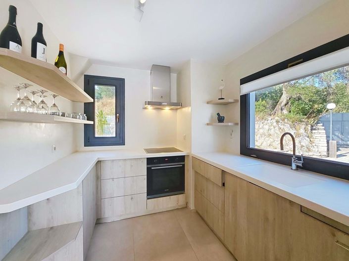 Image No.8-4 Bed House for sale