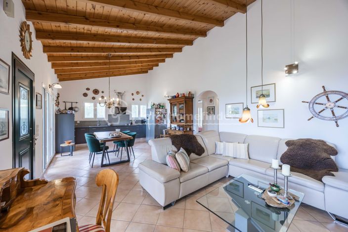 Image No.8-2 Bed House for sale