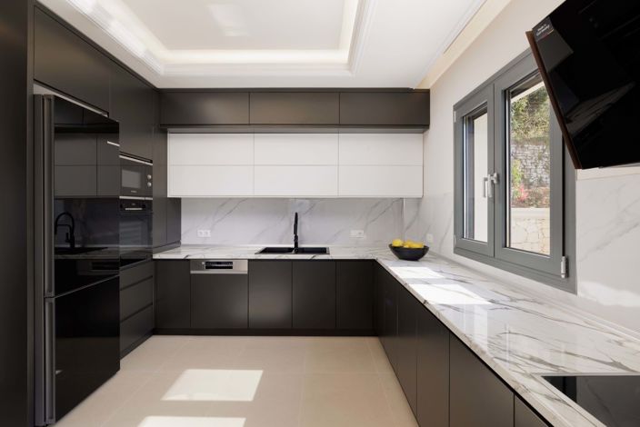 Image No.9-4 Bed House for sale