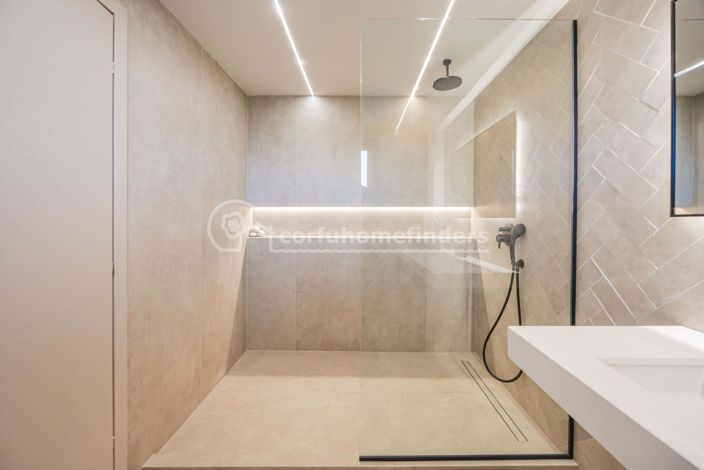 Image No.15-4 Bed House for sale