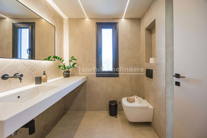 Image No.16-4 Bed House for sale