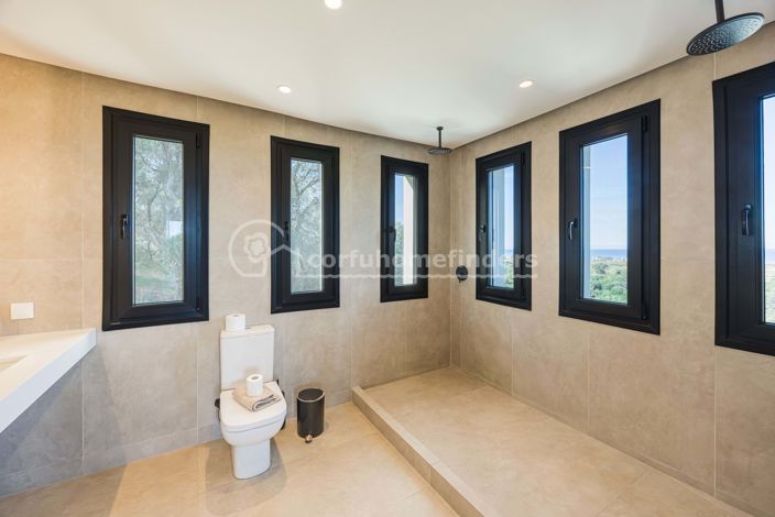 Image No.24-4 Bed House for sale