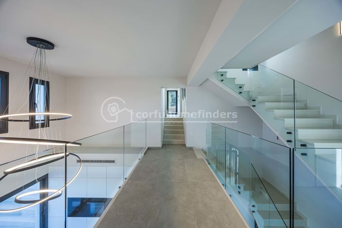 Image No.25-4 Bed House for sale