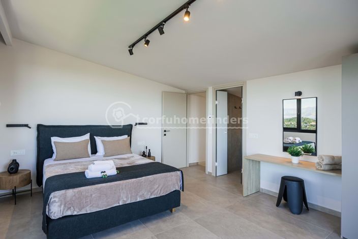 Image No.26-4 Bed House for sale