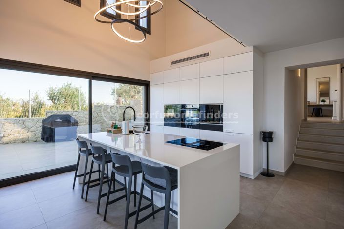 Image No.9-4 Bed House for sale