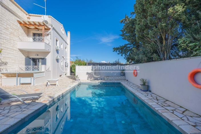 Image No.16-4 Bed House for sale