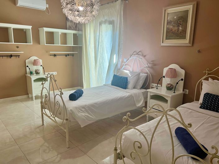 Image No.5-4 Bed House for sale