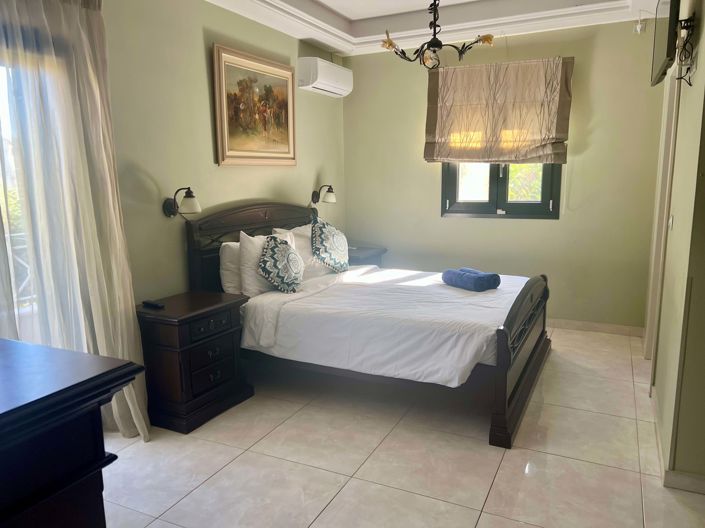 Image No.6-4 Bed House for sale