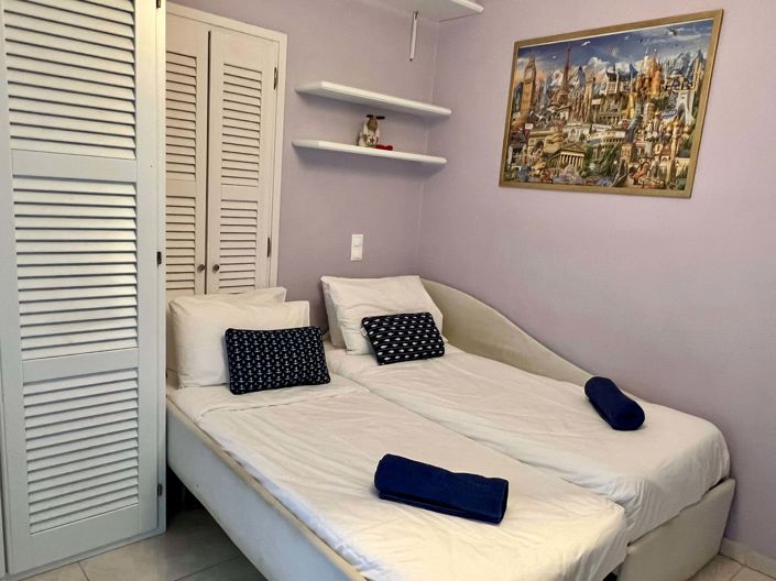 Image No.8-4 Bed House for sale