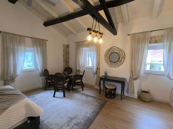 Image No.11-1 Bed House for sale