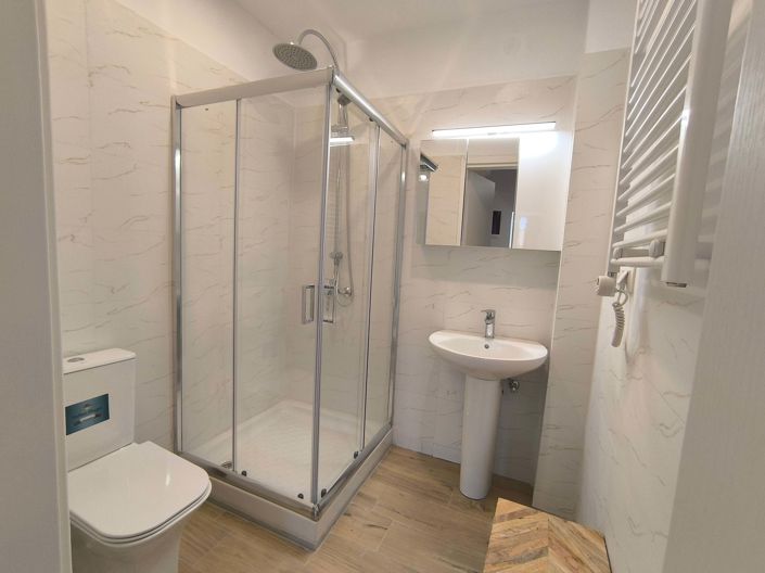 Image No.8-1 Bed House for sale