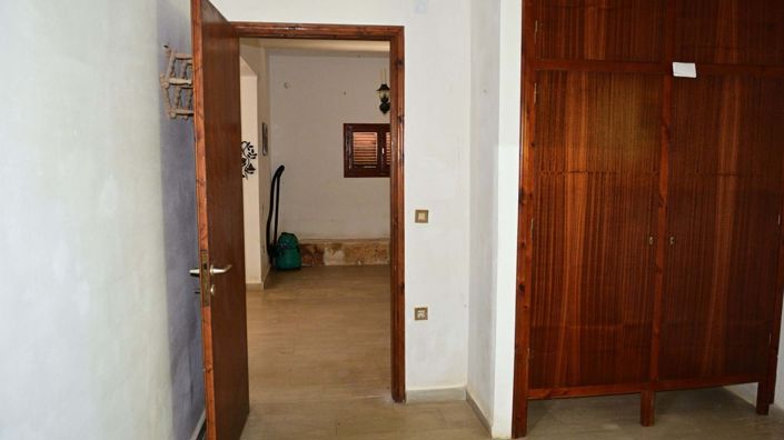 Image No.11-5 Bed House for sale