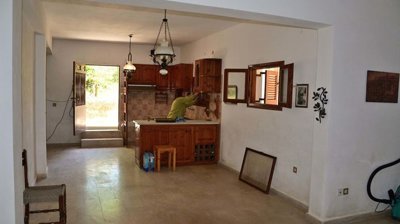 ba025828-aa37-42eb-b249-430b50bab100