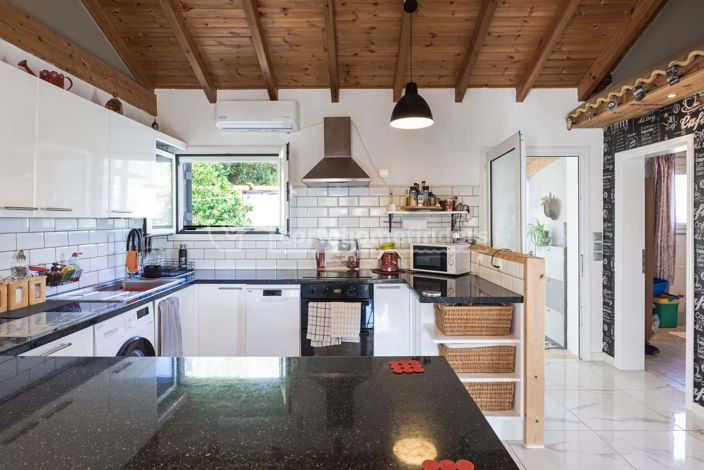 Image No.4-2 Bed House for sale