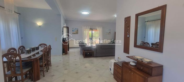 Image No.8-3 Bed House for sale