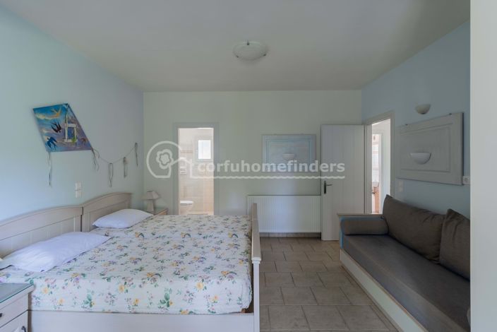 Image No.11-2 Bed House for sale