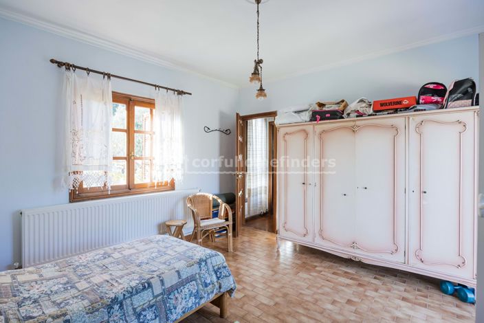 Image No.17-5 Bed House for sale